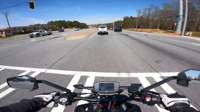 2022 KTM Duke 890 R | First Ride смотреть онлайн