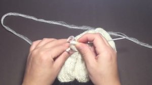 Женская Шапка  БИНИ с объемными косами | Как связать модную шапку БИНИ