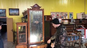 СТАРЬЁВЩИКИ:Склады,под потолок,забитые антиквариатом