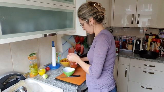 Будни многодетной мамы ???Натальи: прогулка,делаю ногти ? , готовлю закуски.