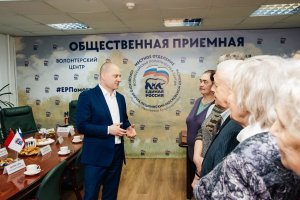 Глава округа Максим Красноцветов пообщался с пушкинскими ветеранами