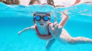 Горячий привет с территории бассейна в отеле Свежий Ветер