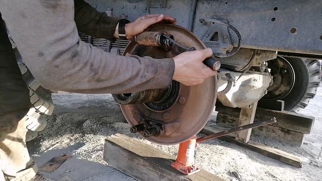 УРАЛ-5557: Ревизия ходовой части.