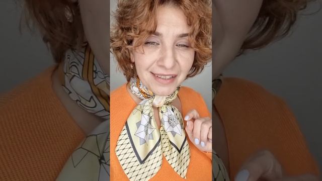 [Платочная библиотека] показала 15 идей, как носить хитрый шелковый платок 90х90 См. ещё платки⤵️
