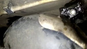 VW Bora замена лент крепления бензобака. Часть 3.