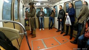 Джек Воробей в метро Jack Sparrow in the subway