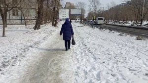 К началу весны в Хабаровске не могут очистить даже тротуары