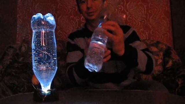 Светильник на воде на батарейке на воде.Маленький креативчик. смотреть онлайн