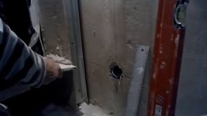 Делаю развернутые откосы на двери по уровню с помощью шаблона и профилей