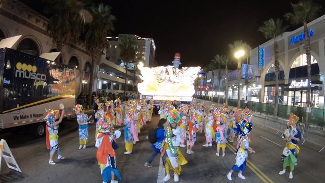 2019 Hollywood Christmas Parade - LA Nebuta on Red Carpet смотреть онлайн