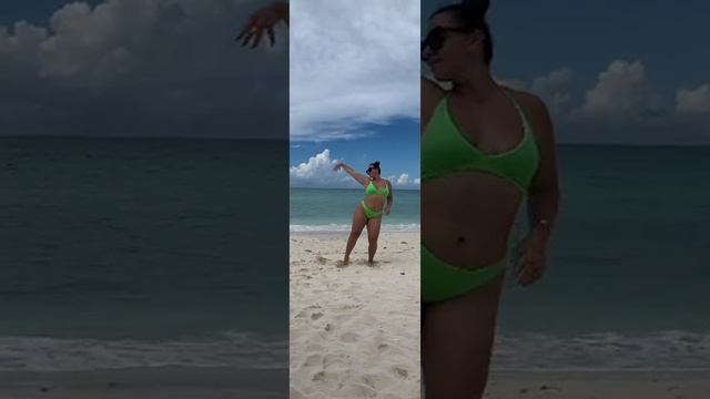 Девушка на пляже. Короткие видео с девушками #shorts
