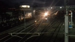 Отправление двух этажного  поезда 28 Симферополь - Москва  станция Симферополь