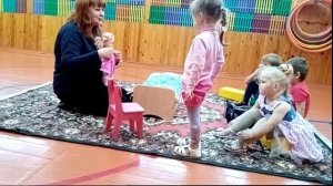 Сюжетная игровая ситуация с детьми раннего возраста «Уложим куклу спать»
