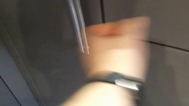 Кухня на заказ, низ матовый графит, верх белый глянец смотреть онлайн