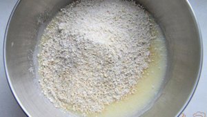 Овсяный пирог с какао и яблоками