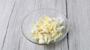 Салат с кальмаром сыром яйцом и огурцом
