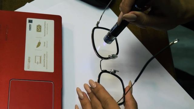 Проверка фонариком компьютерных очков смотреть онлайн