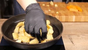 Быстрый рецепт свиных ребрышек на сковороде / свинячі ребра на сковороді