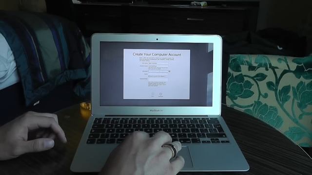 Apple MacBook Air Mid 2012 Ivy Bridge First Boot смотреть онлайн