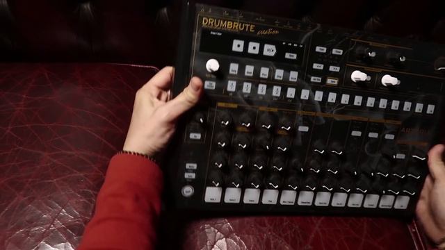 Unboxing Arturia Drumbrute Creation Edition смотреть онлайн