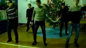 Танец на новогоднюю ёлку от 9А класса. [Флешмоб]