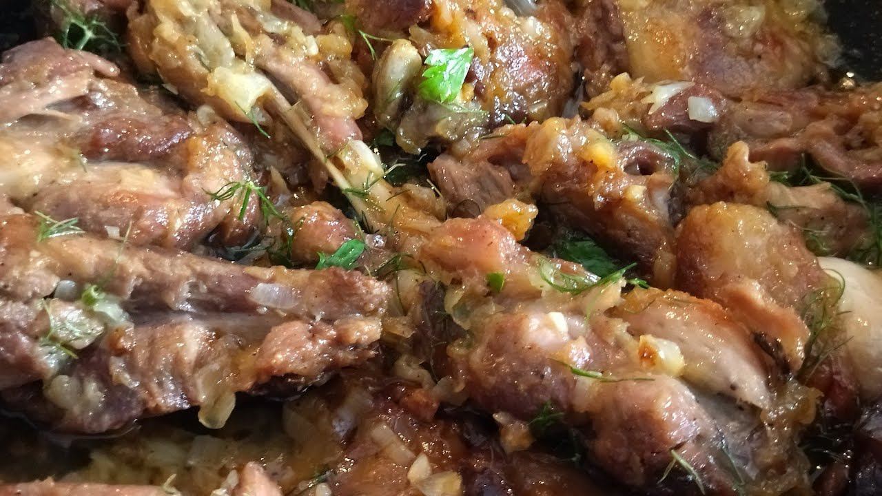 Это любят все.Жаренное мясо с луком.на сковороде. смотреть онлайн