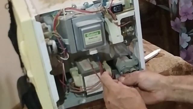 Ремонт микроволновки Cinex Drk Включается но не греет Не сложный ремонт смотреть онлайн