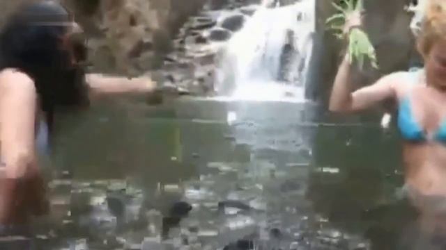 #003 ПРИКОЛЫ НА РЫБАЛКЕ - Девушки ловят рыбу, Мега ржака смотреть онлайн