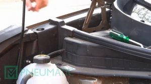 Установка амортизаторов (упоров) капота Kia Sportage 4 (арт. KU-KI-SP04-00) от upory.ru