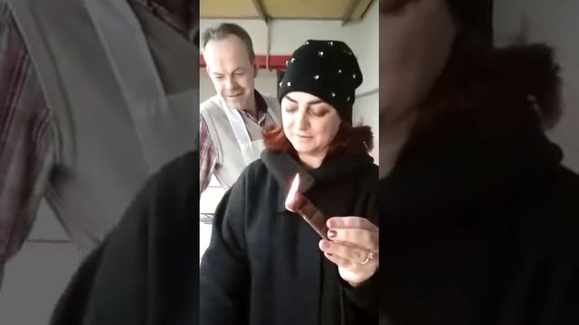 Не ешьте шоколадон горит как свечка.