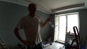 Установка люстры на натяжной потолок Весь цикл работ Делаем дырку в потолке