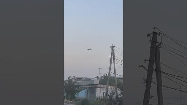 Самолёт завис прямо в воздухе смотреть онлайн