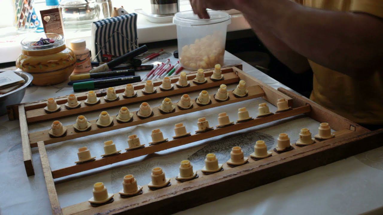 Вывод маток. Прививка личинок в стартер. смотреть онлайн