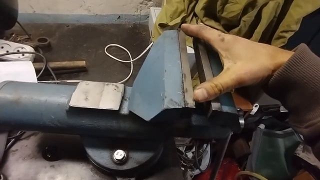 тиски слесарные ТСЦ-180, глазовский завод