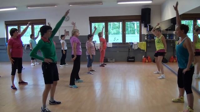 Zumba Gold - warm-up 1 - Duffy - Mercy (Zumba à Liège) смотреть онлайн