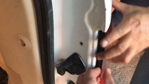 Как снять задний фонарь Lexus LX470/ How to remove the taillights of Lexus LX470