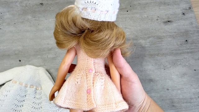 Тестирую комплект для куклы Паола Рейна от мастера @MoeXobbu . Вязание спицами смотреть онлайн