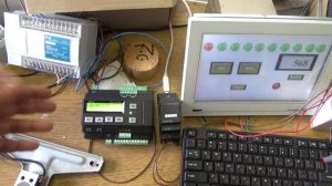 Микроконтроллер и scada система.
