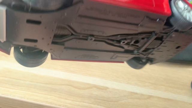 Обзор моделей Aston Martin V12 Vantage и DBS Superleggera от Welly