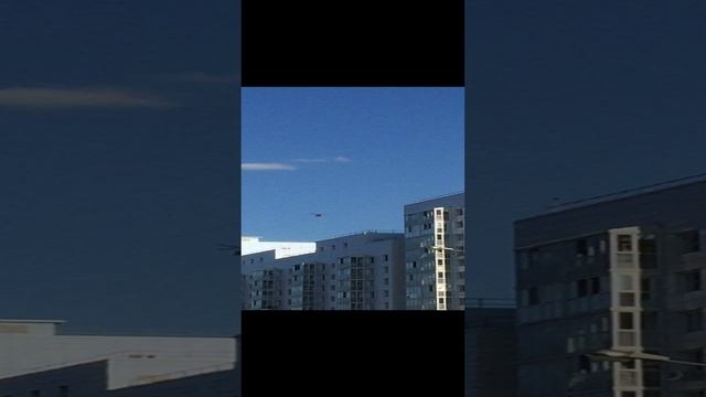 Вертолёт пролетает над крышей дома в Москве/Новостройки Новой Москвы ЖК Новые Ватутинки