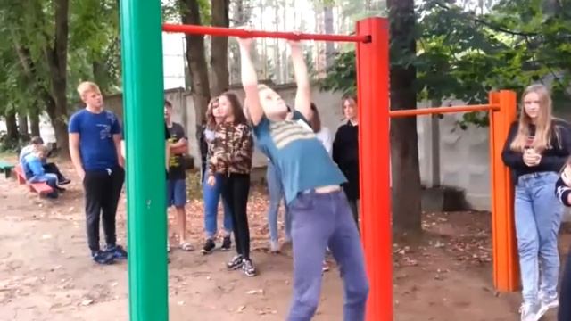 СПОРТ В ДЕТСКОМ ЛАГЕРЕ. ЧТО ДЕЛАЮТ ДЕТИ В ЛАГЕРЕ. ДЕТСКИЕ ИГРЫ С МЯЧОМ. ДОЛ "ИСКРА" 4 СМЕНА 2019 г.