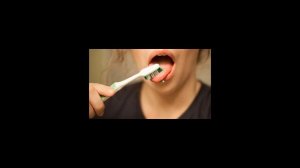 Как почистить язык от налета?