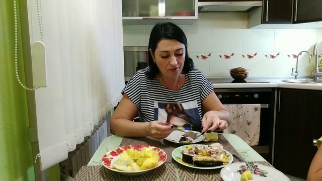 ❤️ Мукбанг: Скумбрия горячего копчения и картофель в мундире ❤️ смотреть онлайн