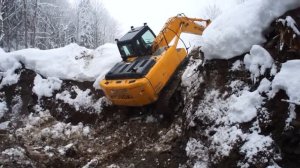 Экскаватор Hyundai 210 работа на склоне