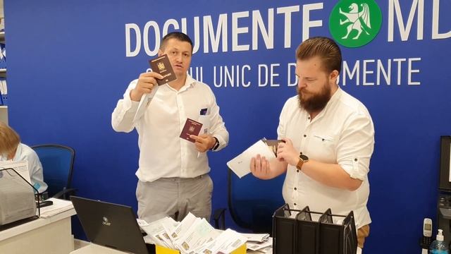 Новые румынские паспорта, которые мы получили из города Васлуй