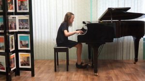 И.Гуммель "Андантино" , М.Скорик "Народный танец"