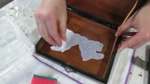Вживление лазерной распечатки на жидкость для снятия лака