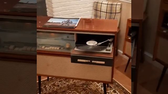 Находка в Петергофе! 50лет в одном углу. Радиола Эстония -4 1968год. смотреть онлайн