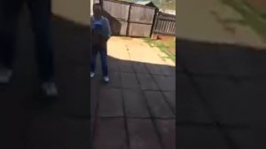 Собака поёт частушки.