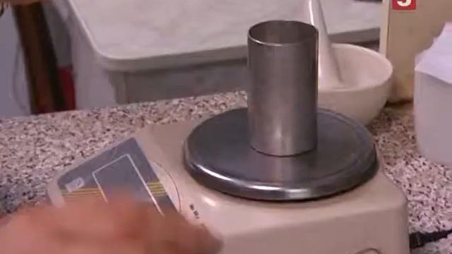 Как выбрать сливочное масло «из-под бурёнки». "Есть можно!" Утро на 5 смотреть онлайн